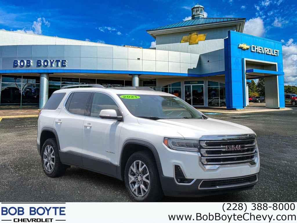 2021 GMC Acadia SLT in White Frost Tricoat — front three-quarter view