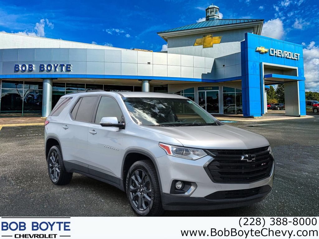 2019 Chevrolet Traverse RS in Silver Ice Metallic — front three-quarter view