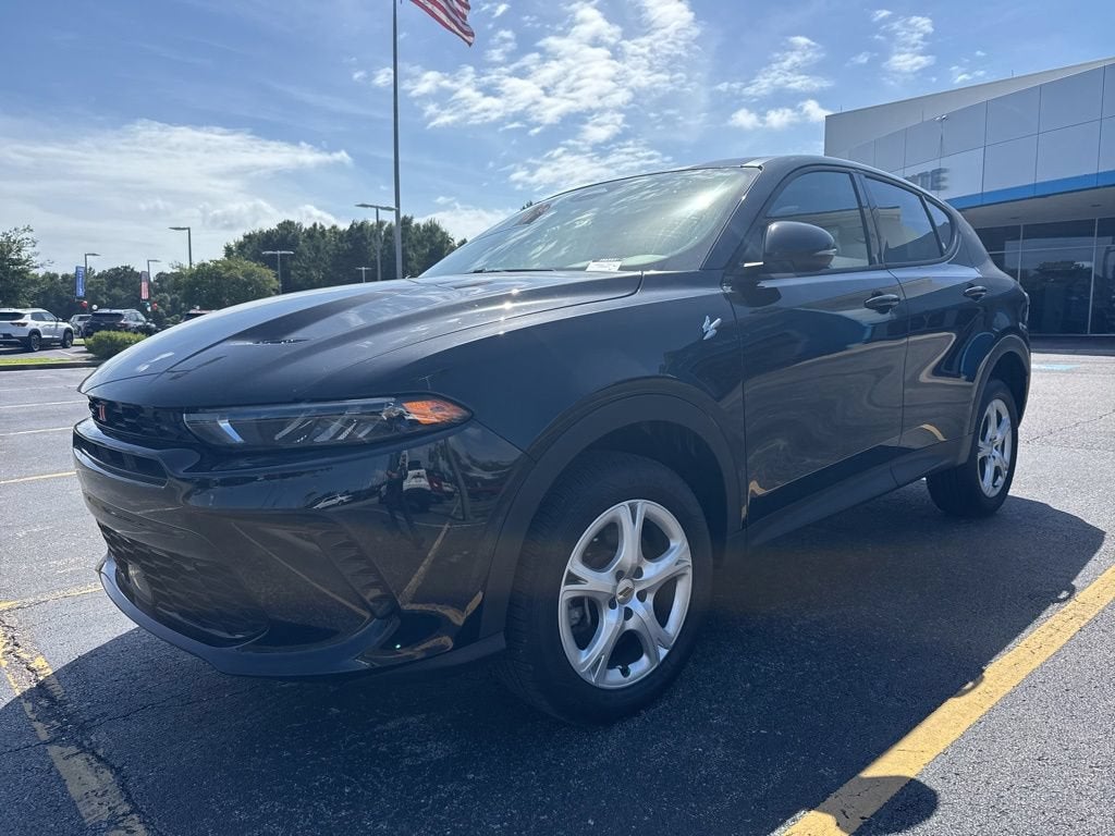 2025 Dodge Hornet GT Plus in Black — front three-quarter view